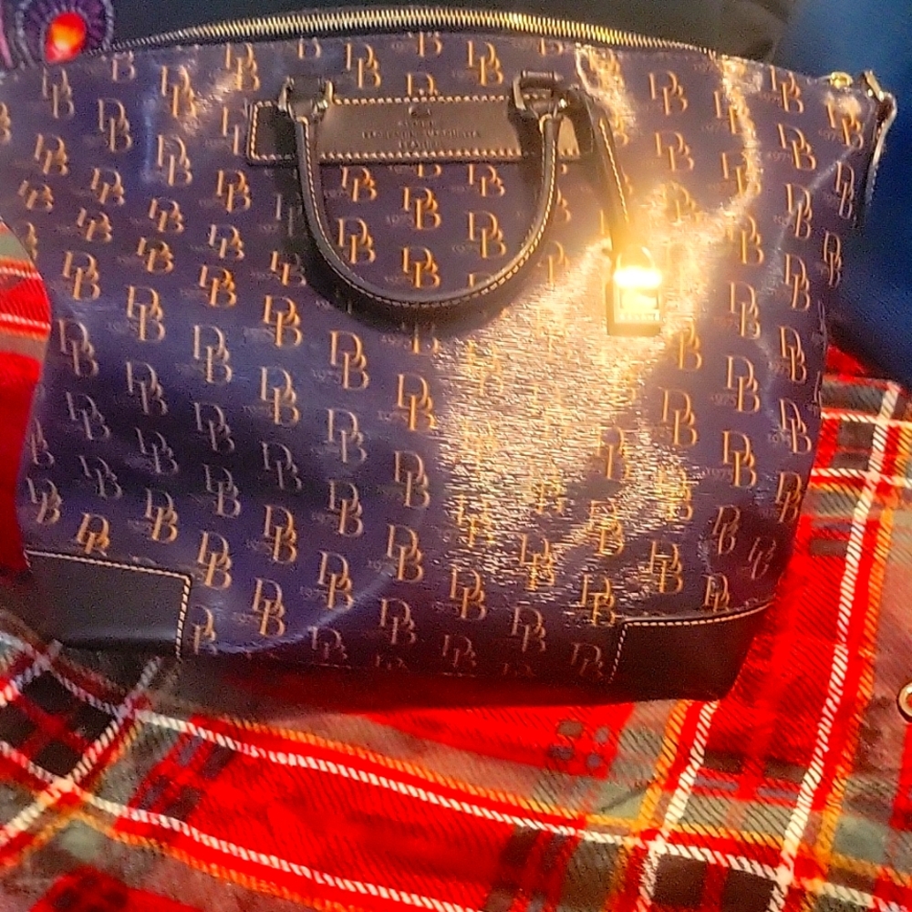 COPY - Dooney & Bourke signature 1975 Large Vanessa Satchel